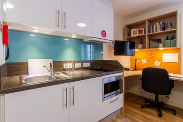 1 bed studio, Lower North Street, City Centre, Exeter, EX43EU - Image 2